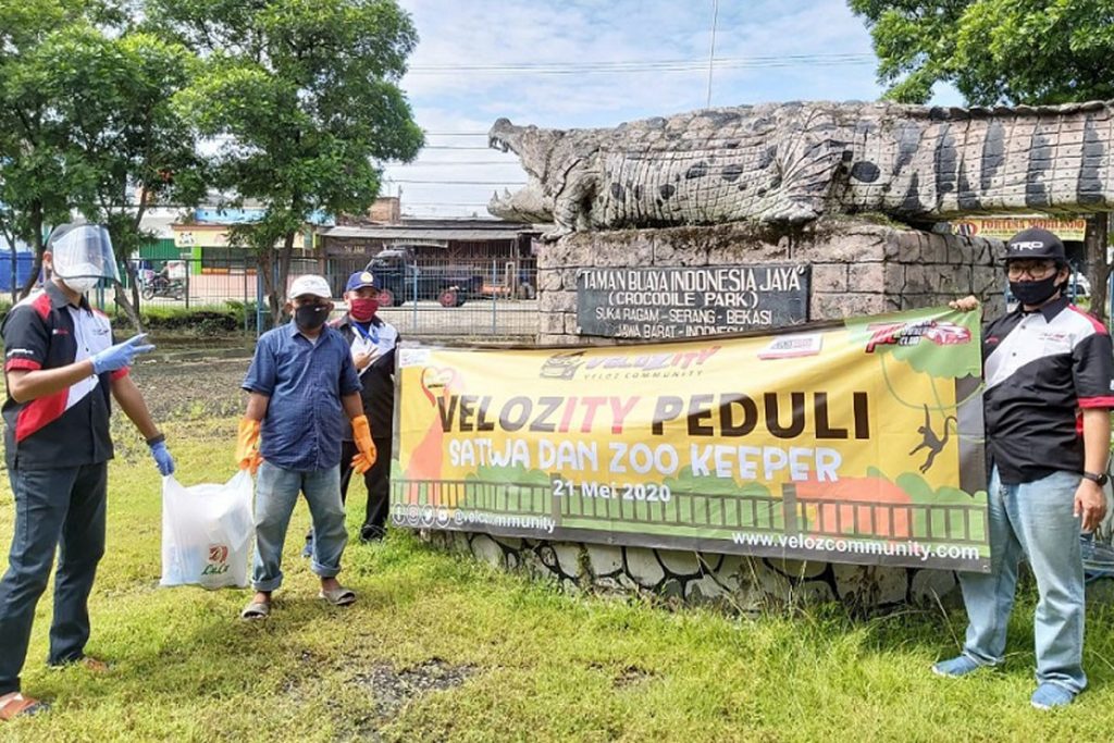 Baksos Serempak Velozity di 11 Kebun Binatang  