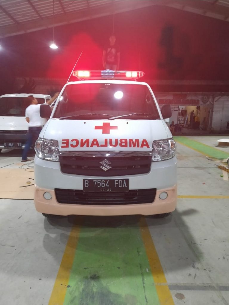 Ambulans Suzuki APV Laris Manis Temani Petugas Covid-19  