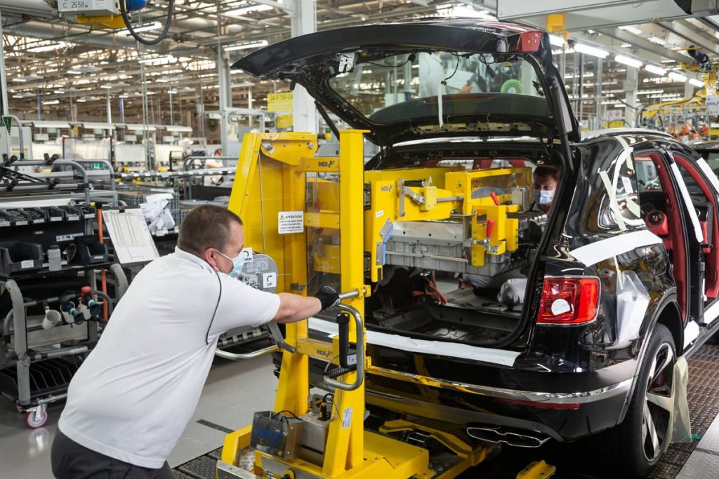Bentley Motors Kembali Memulai Produksinya  