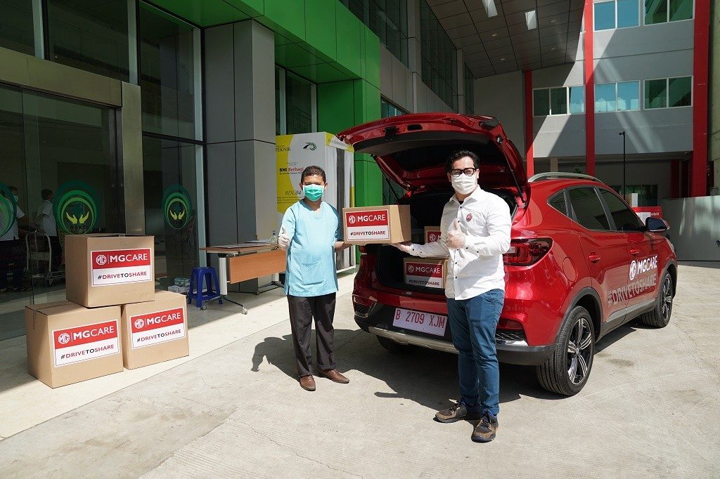MG Motor Indonesia Donasikan 10.000 Unit APD dan Sembako 