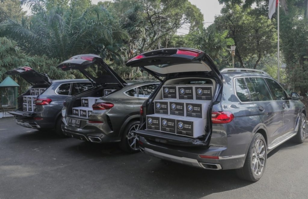 BMW Indonesia Bersama BMWCCI Jakarta, Donasikan Sembako Untuk Masyarakat 