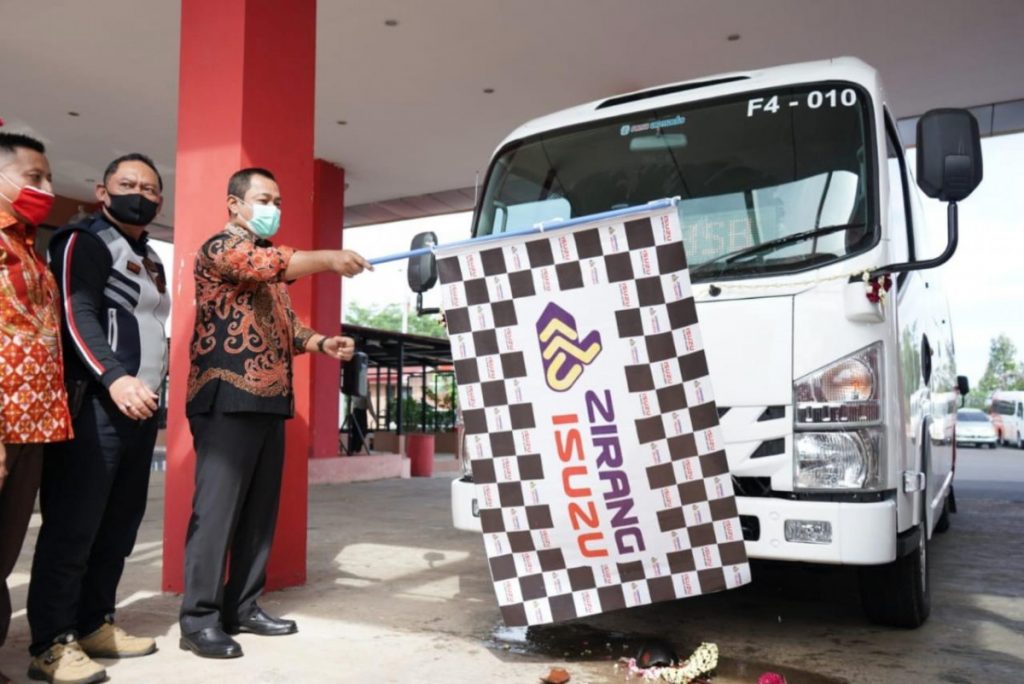 Isuzu ELF Resmi Jadi Bus Feeder di Semarang 