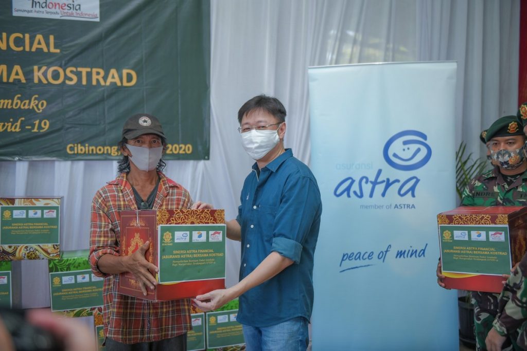 Asuransi Astra Salurkan 1.000 Paket Sembako untuk Masyarakat Cibinong 