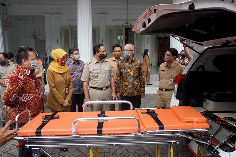Toyota Serahkan Kijang Ambulance ke Pemprov DKI Jakarta 