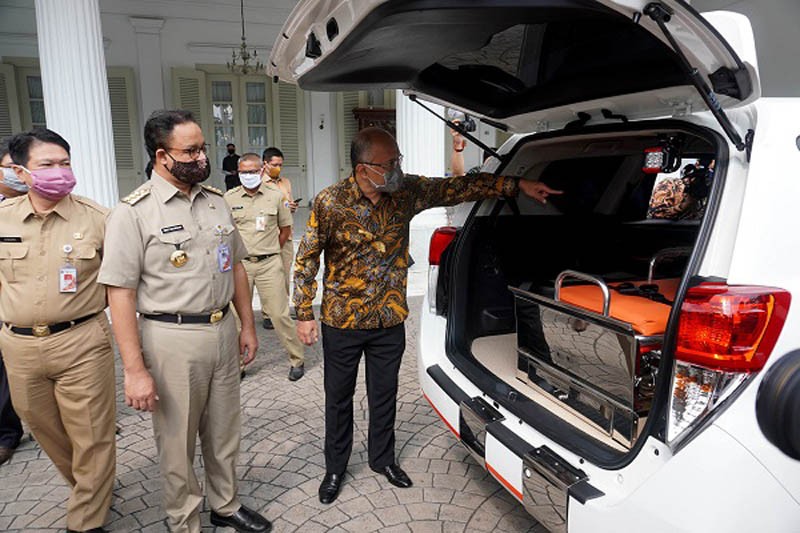 Toyota Serahkan Kijang Ambulance ke Pemprov DKI Jakarta 