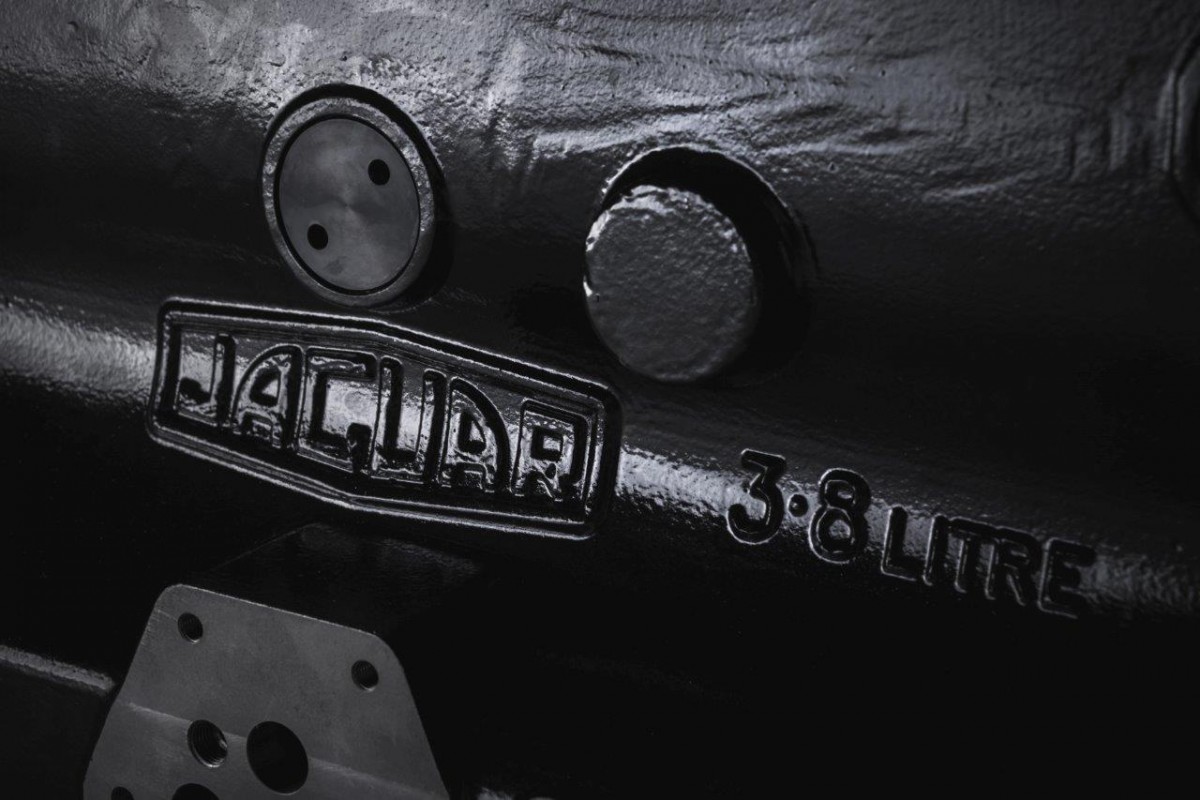 Jaguar Classic Produksi Ulang Mesin Enam Silinder 