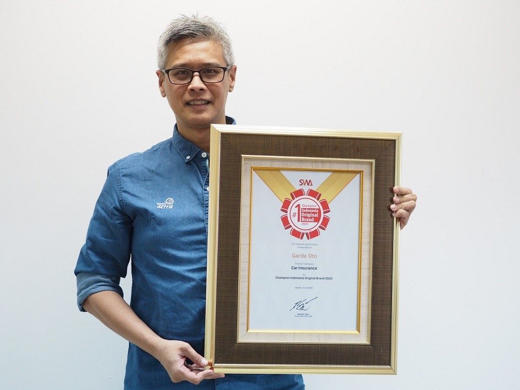 Garda Oto Raih Penghargaan Indonesia Original Brand Award 