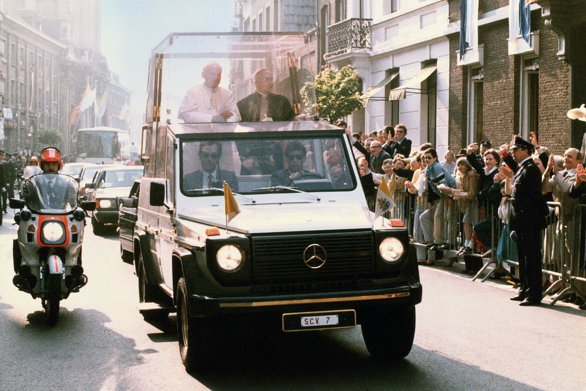 40 Tahun Mercedes-Benz G-Class Popemobile 