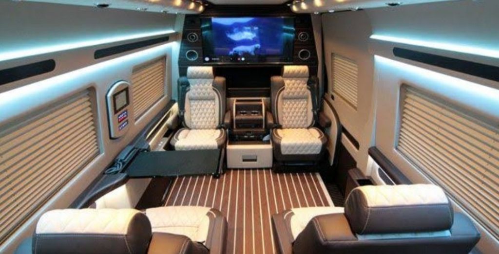 Inilah Tiga Modifikasi Interior Big Van Bergaya VIP !  