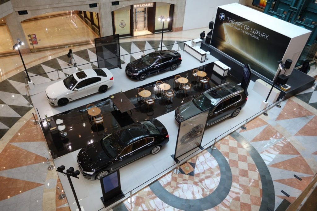 Rangkaian Kendaraan Flagship Mewah di BMW Exhibition  