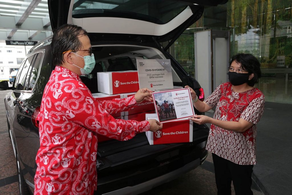 BMW Group Indonesia Donasikan 2500 Paket Sanitasi Anak  