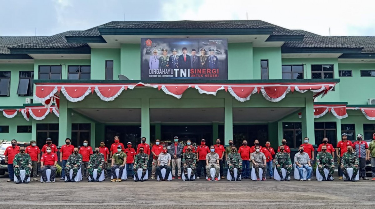Kodiklatad dan Komunitas Pajero Indonesia One Gelar Bakti Sosial Untuk Veteran, Warakawuri dan Kaum Dhuafa 