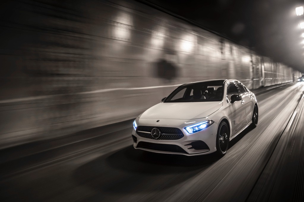 Mercedes-Benz Jadi Merek Luxury Otomotif Paling Berharga di Dunia  