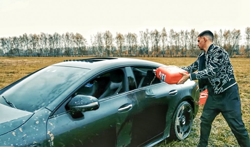 Bakar Habis Sebuah AMG GT 63S, Unjuk Aksi Protes Atau Cari Popularitas?  