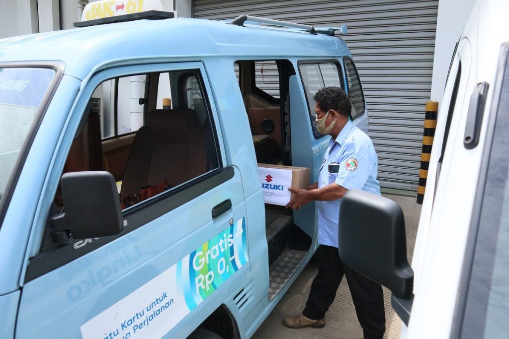 Suzuki Donasikan Masker dan Handsanitizer di Transportasi Umum 