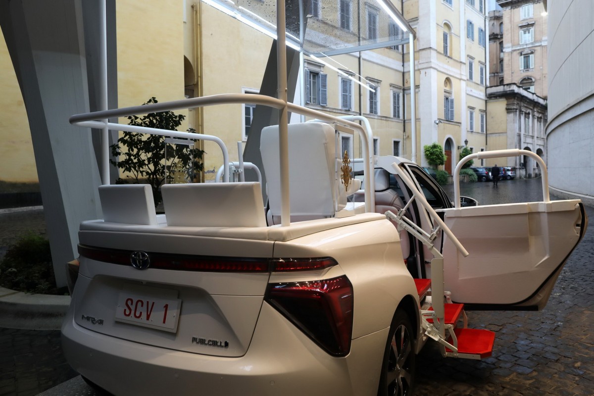 Toyota Mirai Kini Menjadi Armada Popemobile  