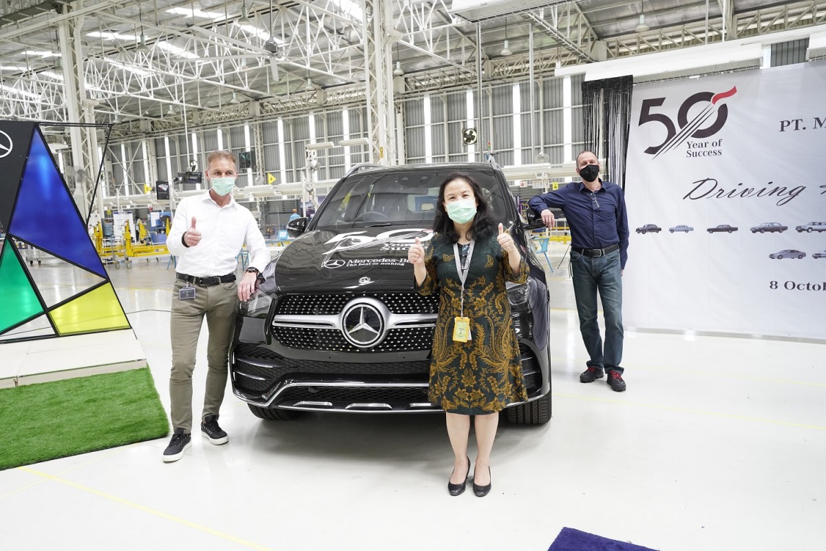 Mercedes-Benz Rayakan 50 tahun Produksi Mobil Penumpang di Wanaherang     