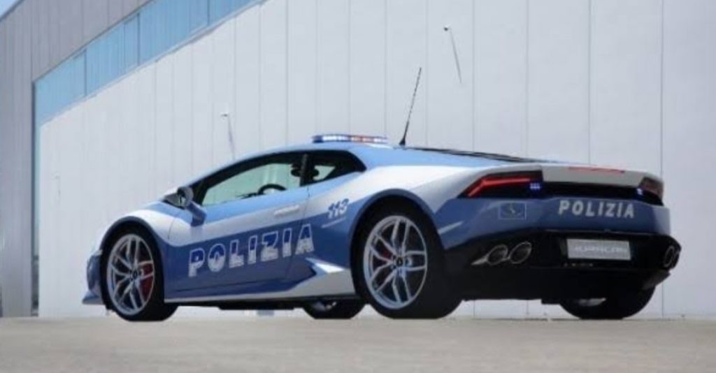 Speed Kills? Polisi Italia Ini Justru Selamatkan Nyawa Dengan Huracannya  