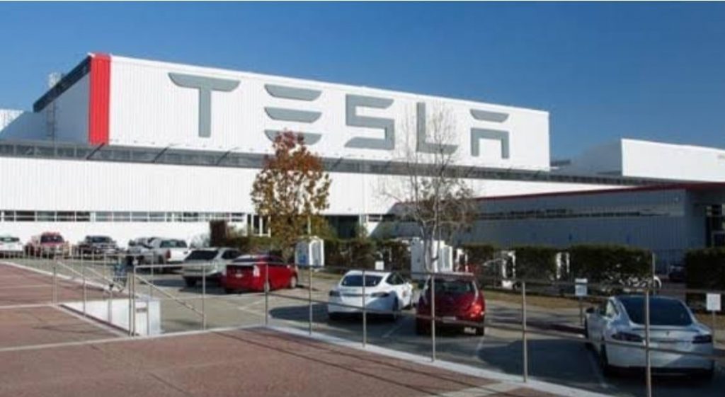 Tesla Recall Dua Varian, Salah Satunya Kegagalan Pada Sistem Atap 