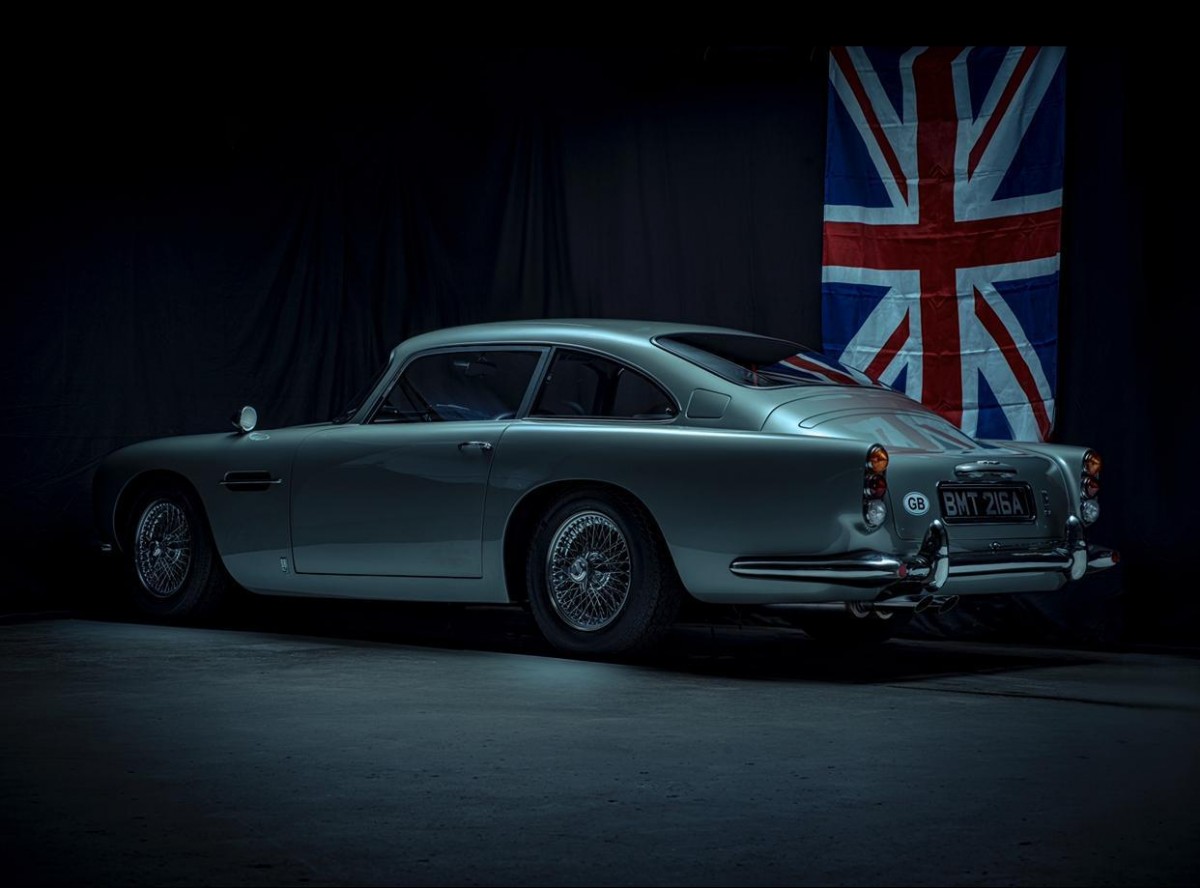 Replika Aston Martin DB5, Lebih Mahal Daripada Aston Martin  Vantage  
