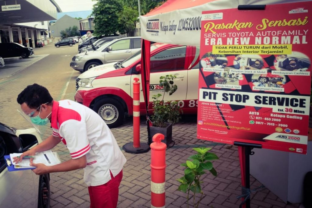 'Pit Stop Service' di Auto2000 Kelapa Gading, Tanpa Turun Dari Mobil  