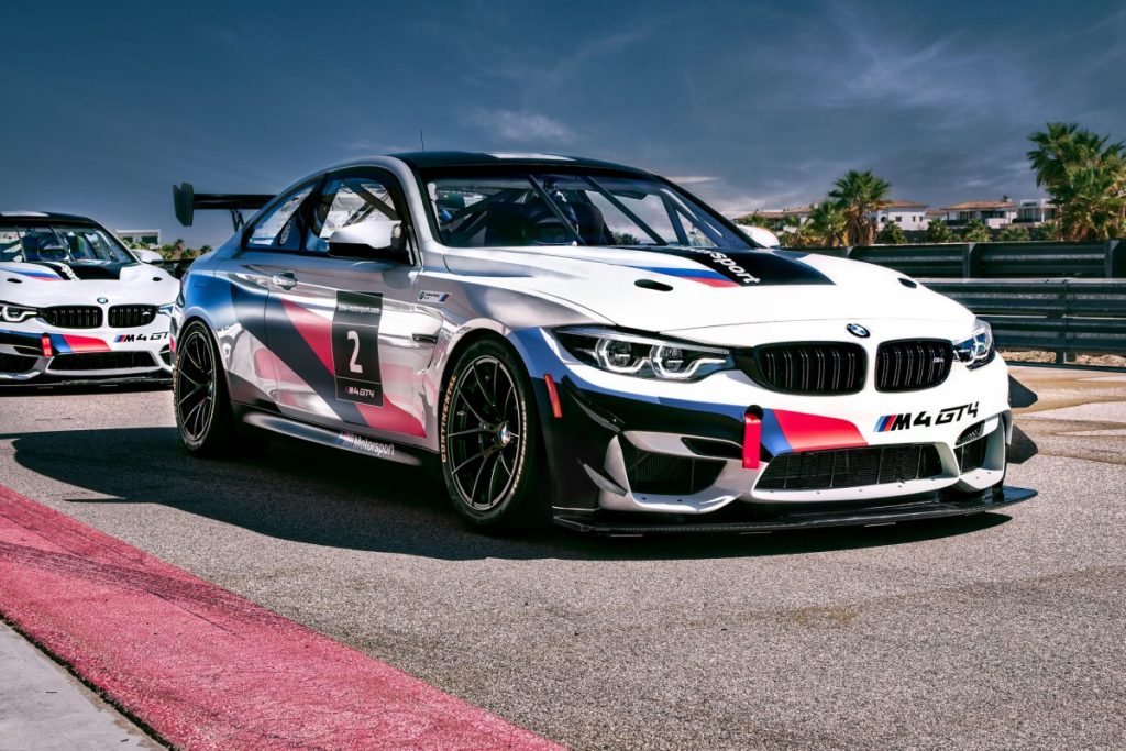 Puaskan Adrenalin dengan BMW M4 GT4 Racer di Pelatihan Balap BMW!  
