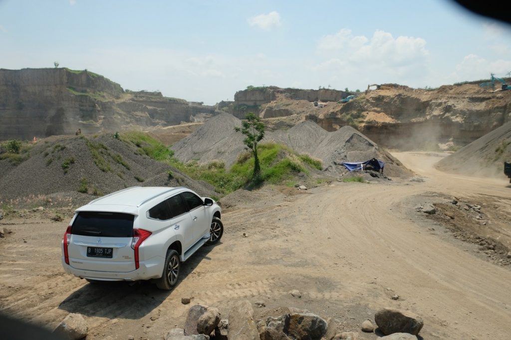 Menjelajah 'Brown Canyon' Dengan Mitsubishi Pajero Sport  