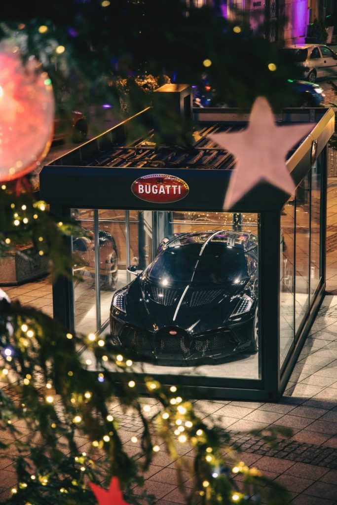 Hadiah Spesial Natal, Bugatti La Voiture Noire Jadi Display Termahal di Molsheim 