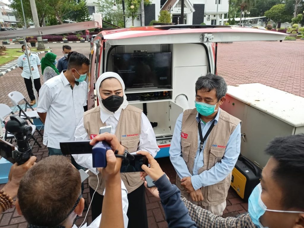 Daihatsu Donasikan Mobil Klinik untuk Kabupaten Karawang 