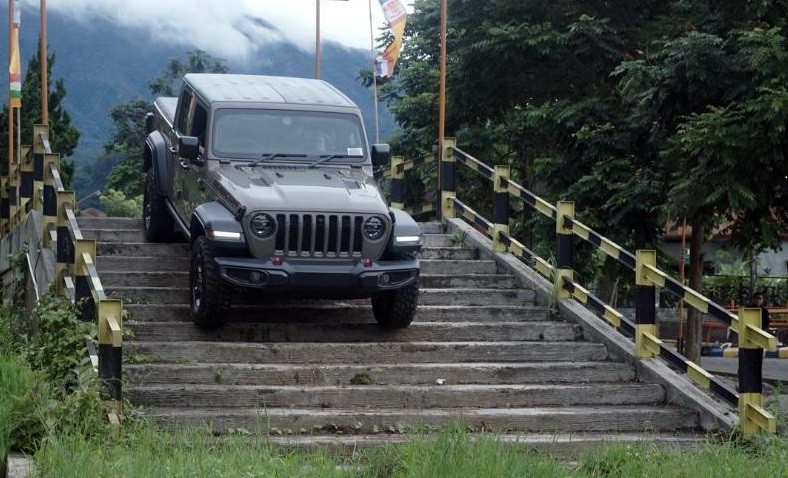 Hadir di Indonesia, Jeep Gladiator Dibanderol Rp 1,98 Miliar  