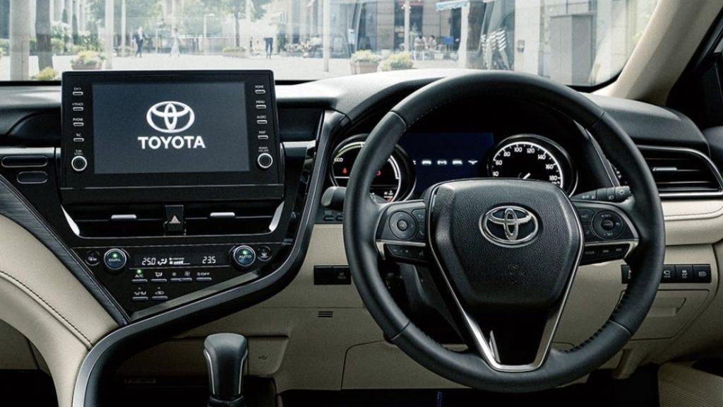 Toyota Camry Versi Jepang Meluncur, Ini Tampilannya!  
