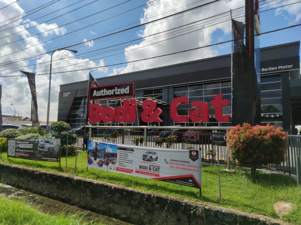 Tambah Fasilitas Cat dan Perbaikan, MMKSI Resmikan Dealer Di Banjarmasin  