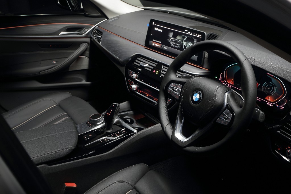 Peluncuran New BMW 520i M Sport dan New BMW 530i Opulence  
