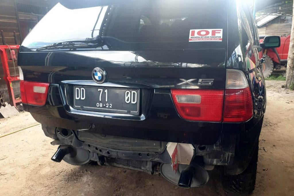 Gemar Berpetualang, Pria Ini Ubah BMW X5 Menjadi Mobil 'Serbaguna' 