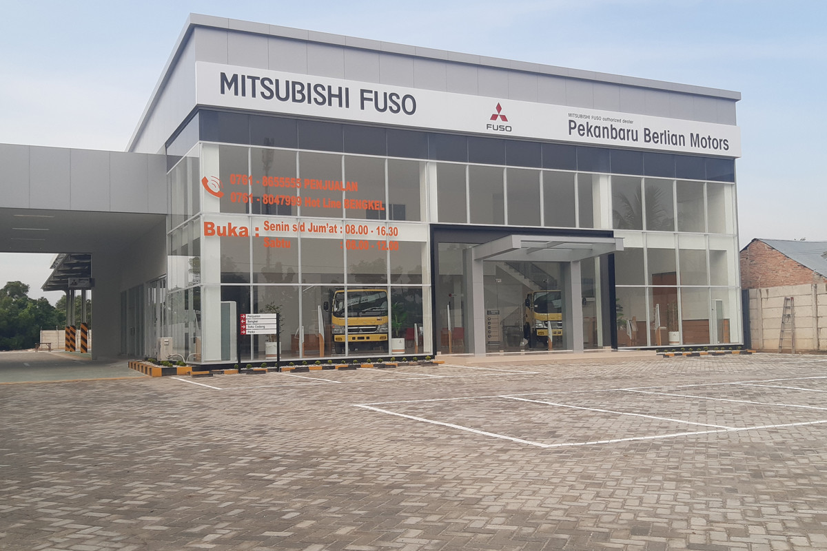 Mitsubishi Fuso Perkuat Eksistensi di Pulau Sumatera 
