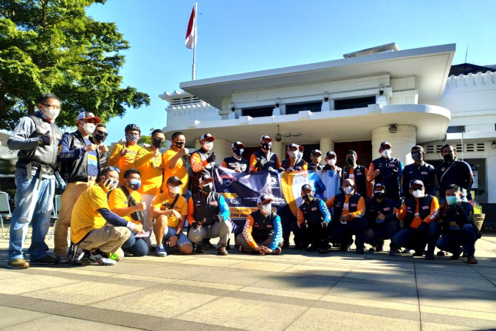 Berbagi Bersama MB W211 CI Bandung Chapter dan Bebeb Bikers 