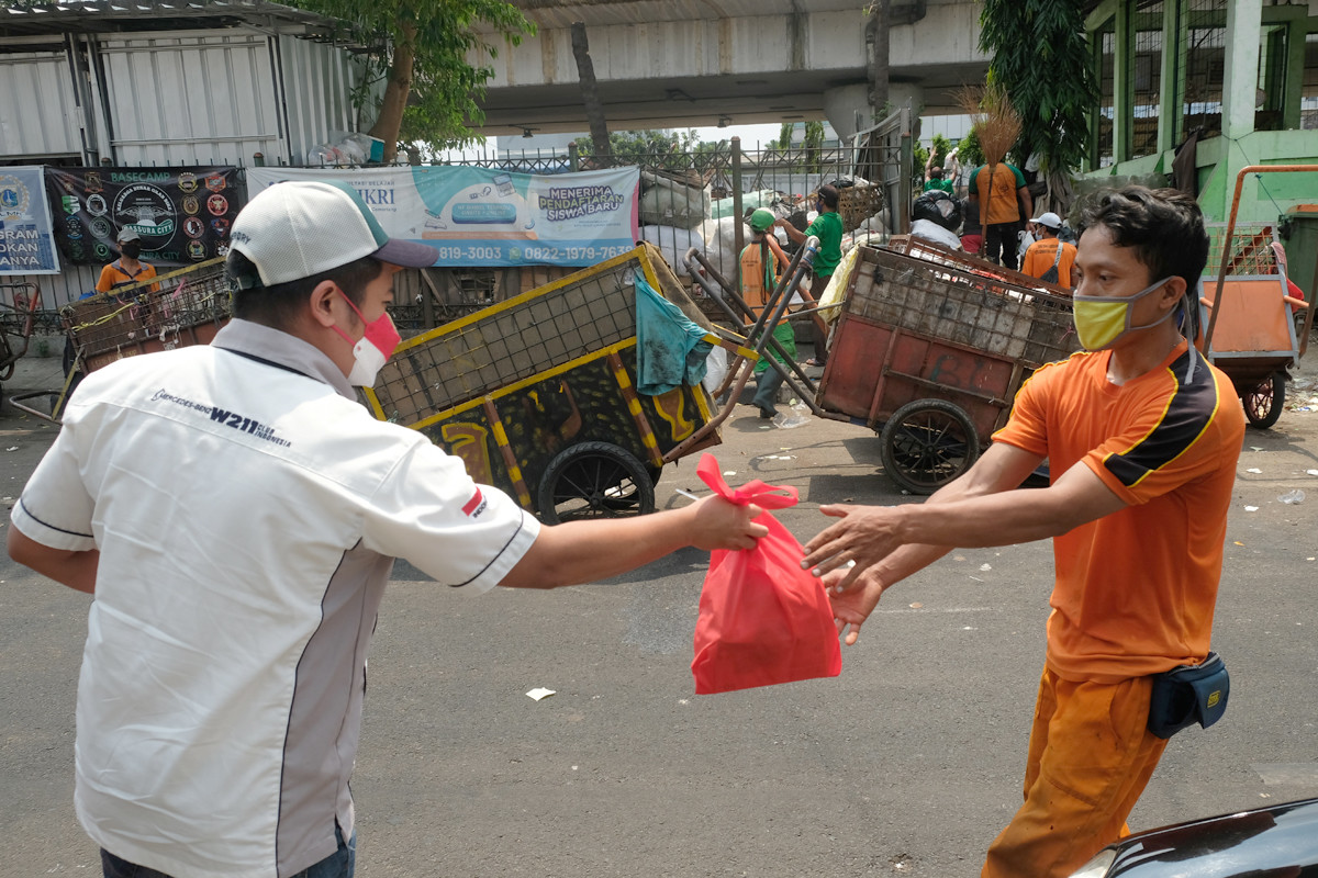 MB W211 Gelar Upacara Bendera dan Baksos di HUT RI ke-76  