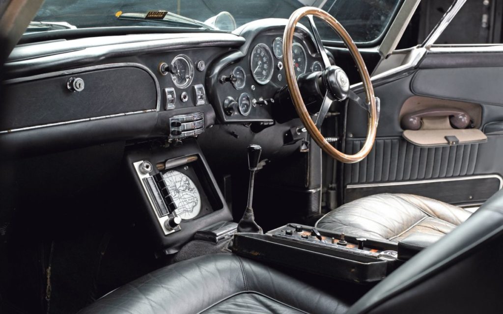 Hilang 25 Tahun Lalu, Aston Martin DB5 James Bond Ditemukan  