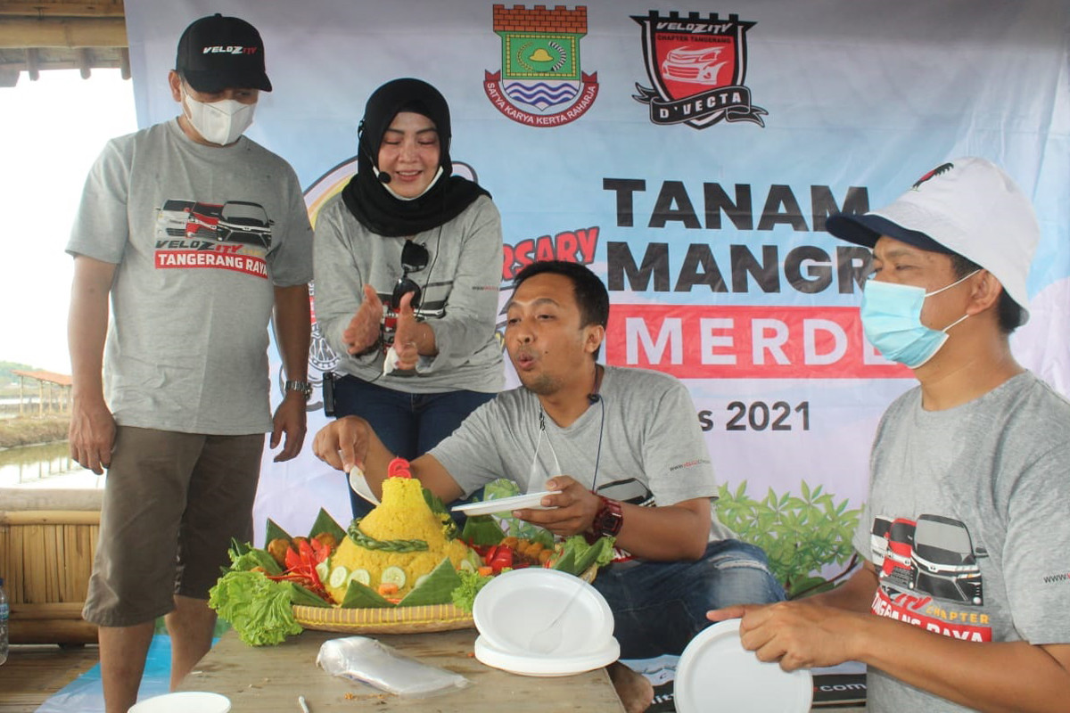 Cegah Abrasi, Velozity Chapter Tangerang Tanam 1000 Mangrove 