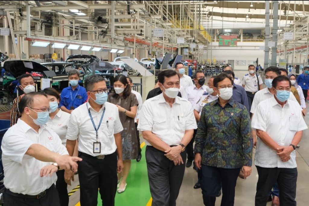 Dukung Ekosistem Elektrifikasi, Tiga Menteri Kunjungi Pabrik Wuling  