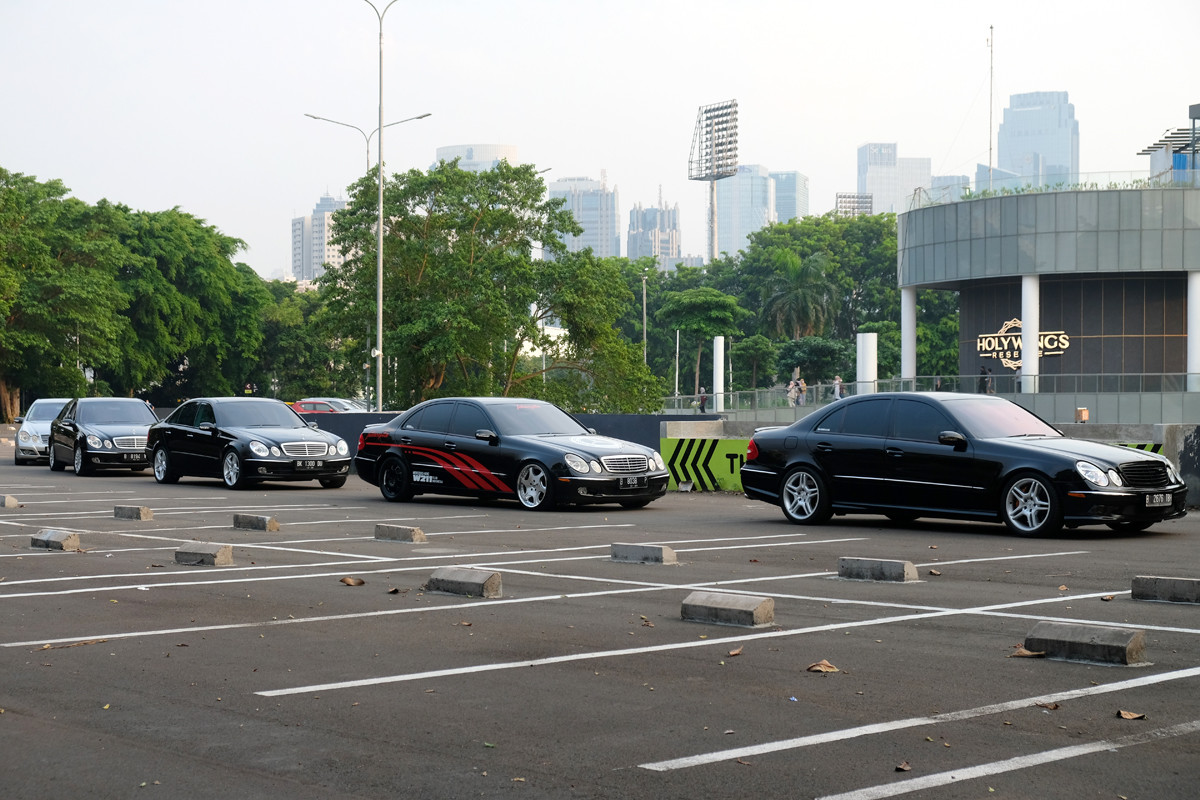 'Mercedes-Benz W211 Club Indonesia Batik Day', WOTR dan Nobar  