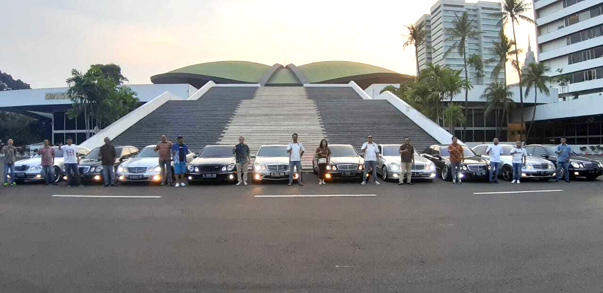 'Mercedes-Benz W211 Club Indonesia Batik Day', WOTR dan Nobar 