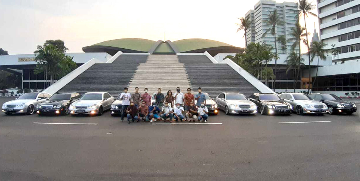 'Mercedes-Benz W211 Club Indonesia Batik Day', WOTR dan Nobar 