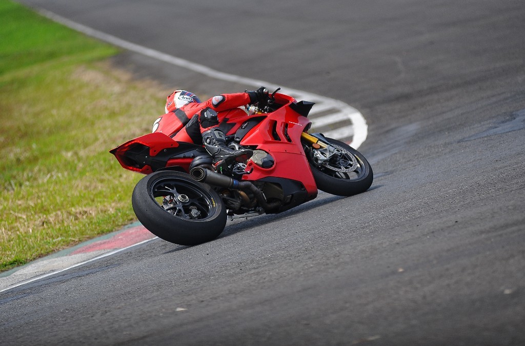 Digeber di Sentul, Top Speed Ducati Panigale V4S Capai 300km/jam  