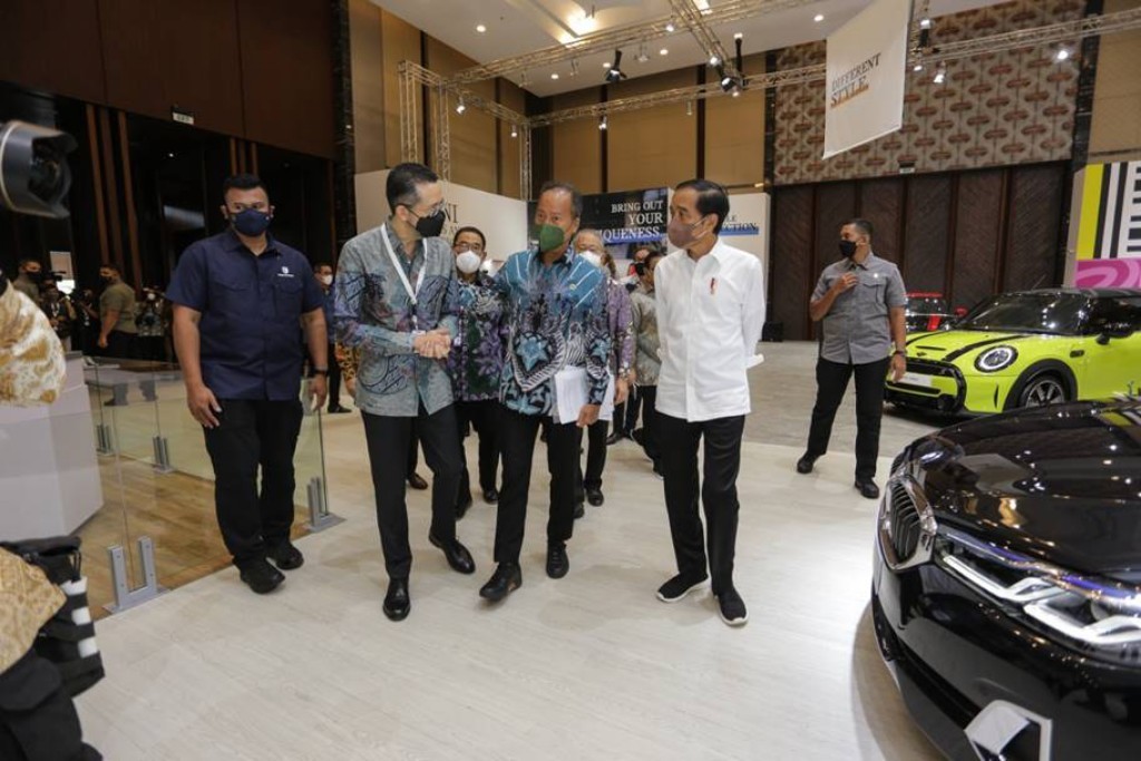 Kunjungan Presiden Joko Widodo ke GIIAS 2021 