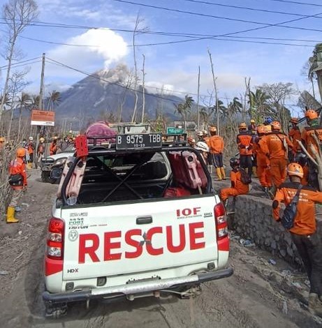 MMKSI Turunkan Mitsubishi TRITON Rescue Di Gunung Semeru  