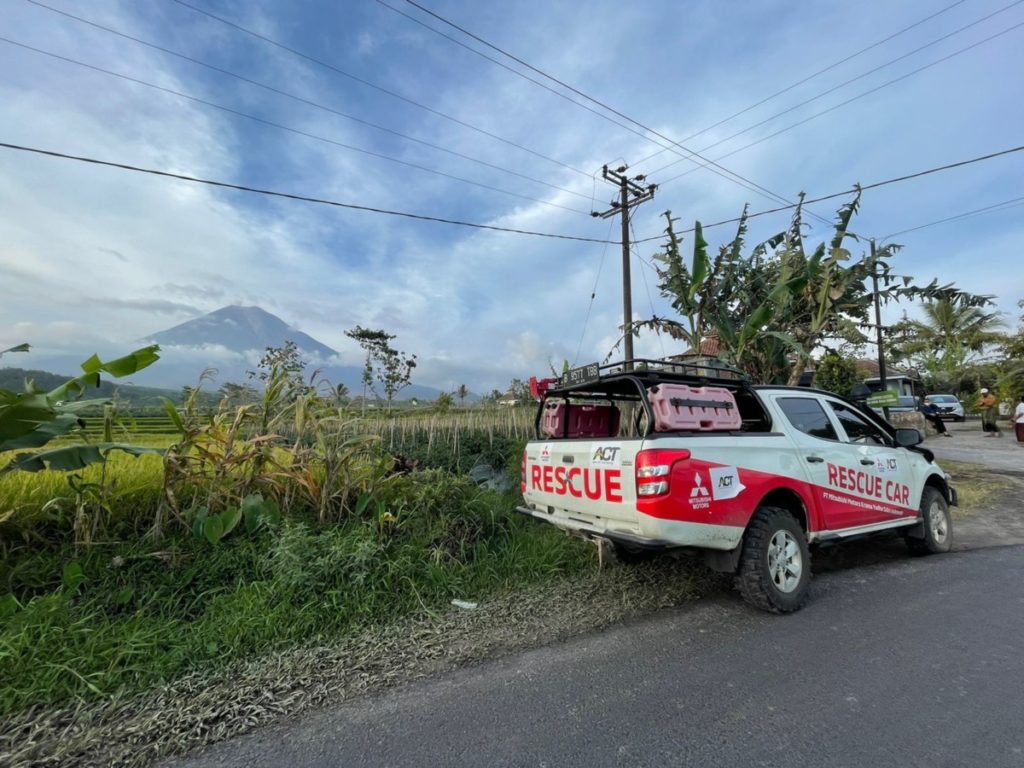 MMKSI Turunkan Mitsubishi TRITON Rescue Di Gunung Semeru 