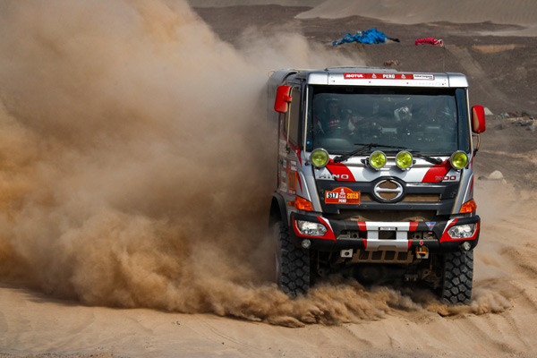 Gunakan Truk Hybrid, Tim Hino Sugawara Finish di Dakar Rally 2022 