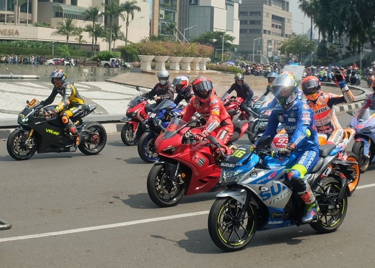 Alex Rins dan Joan Mir Ikuti Parade MotoGP di Jakarta 
