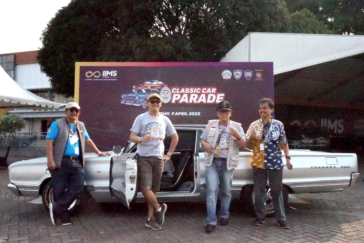 'Classic Car Parade' PPMKI di Ajang IIMS Hybrid 2022  